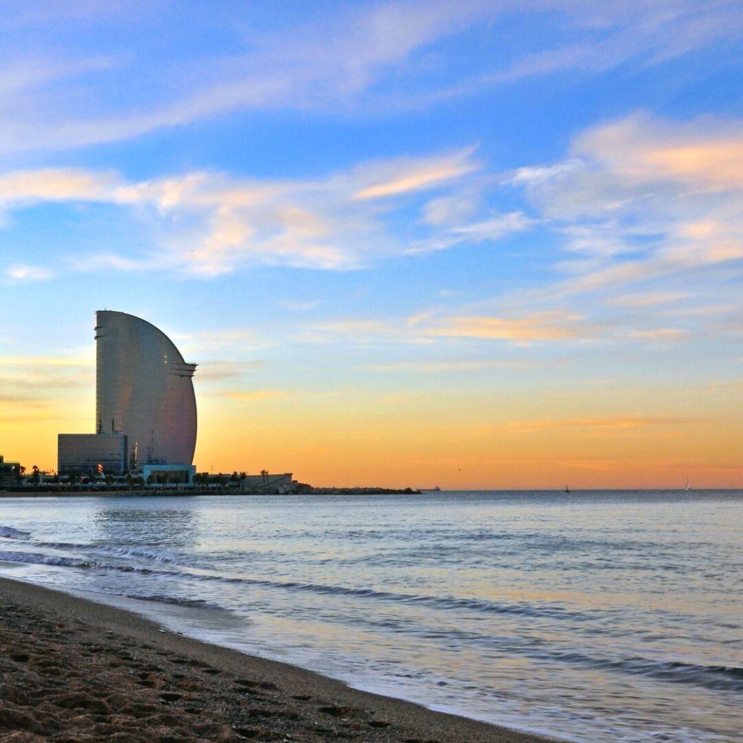 que ver en malaga y barcelona