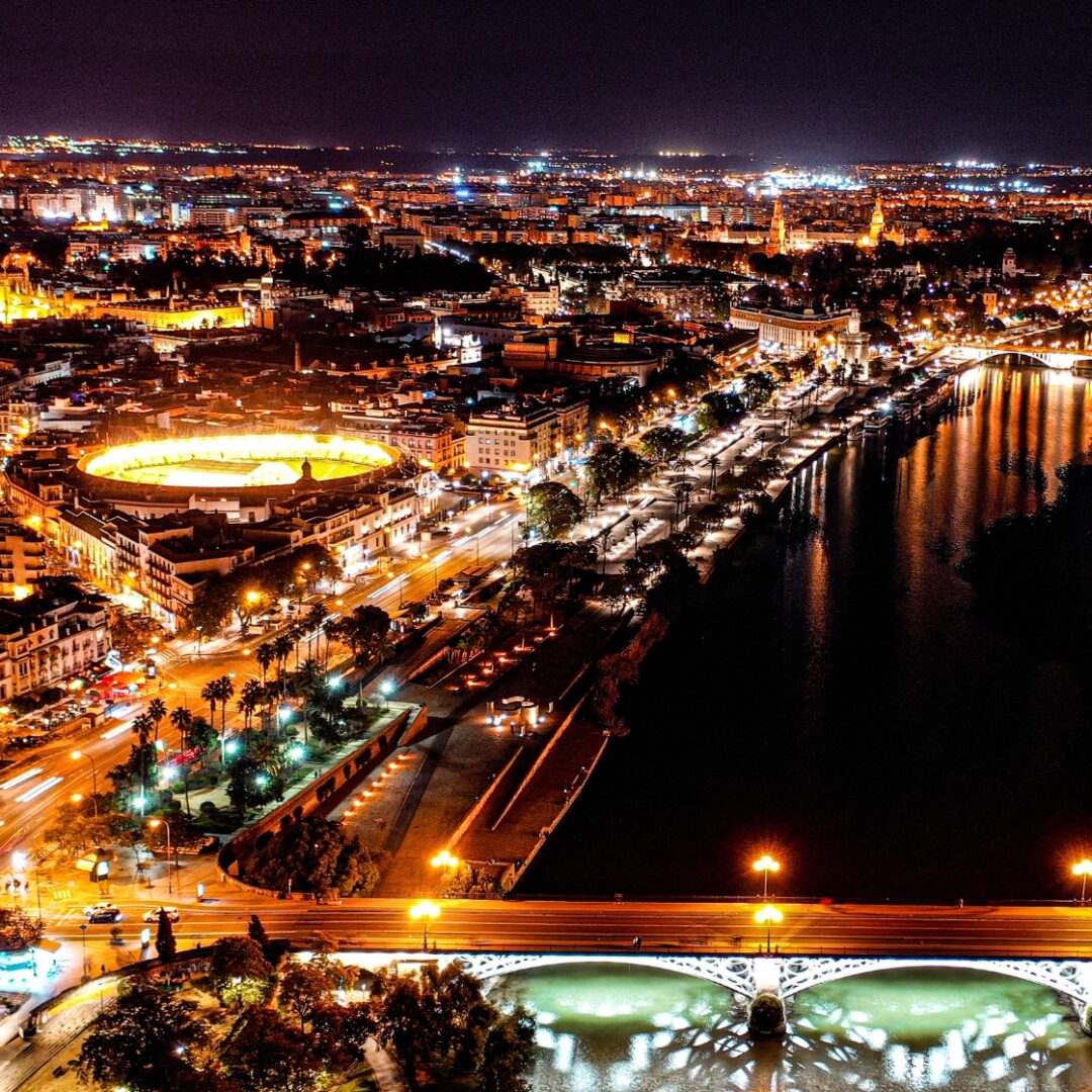 que ver en sevilla de noche